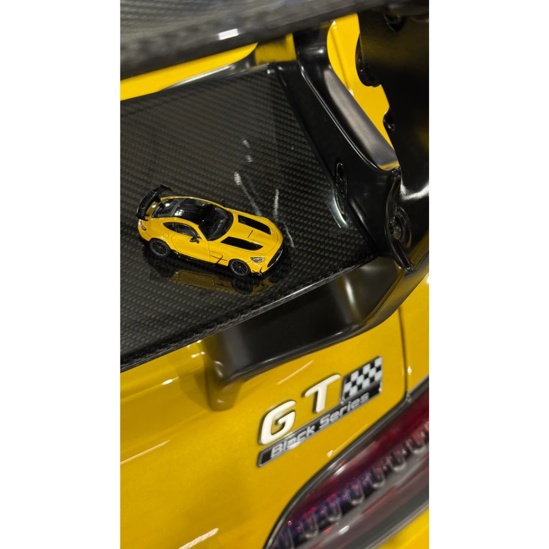 Tarmac Works Mercedes-Benz AMG GT Black Series - SHMEE150