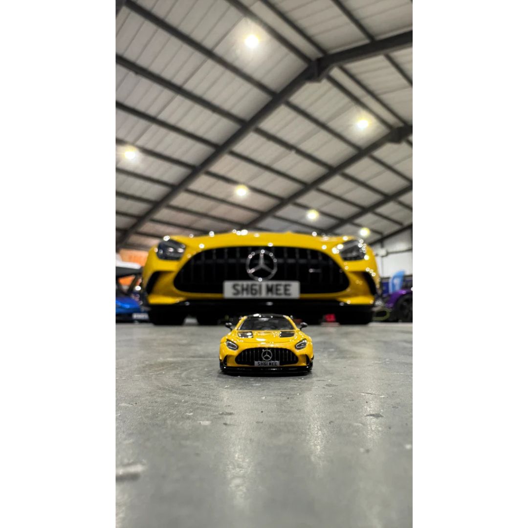 Tarmac Works Mercedes-Benz AMG GT Black Series - SHMEE150