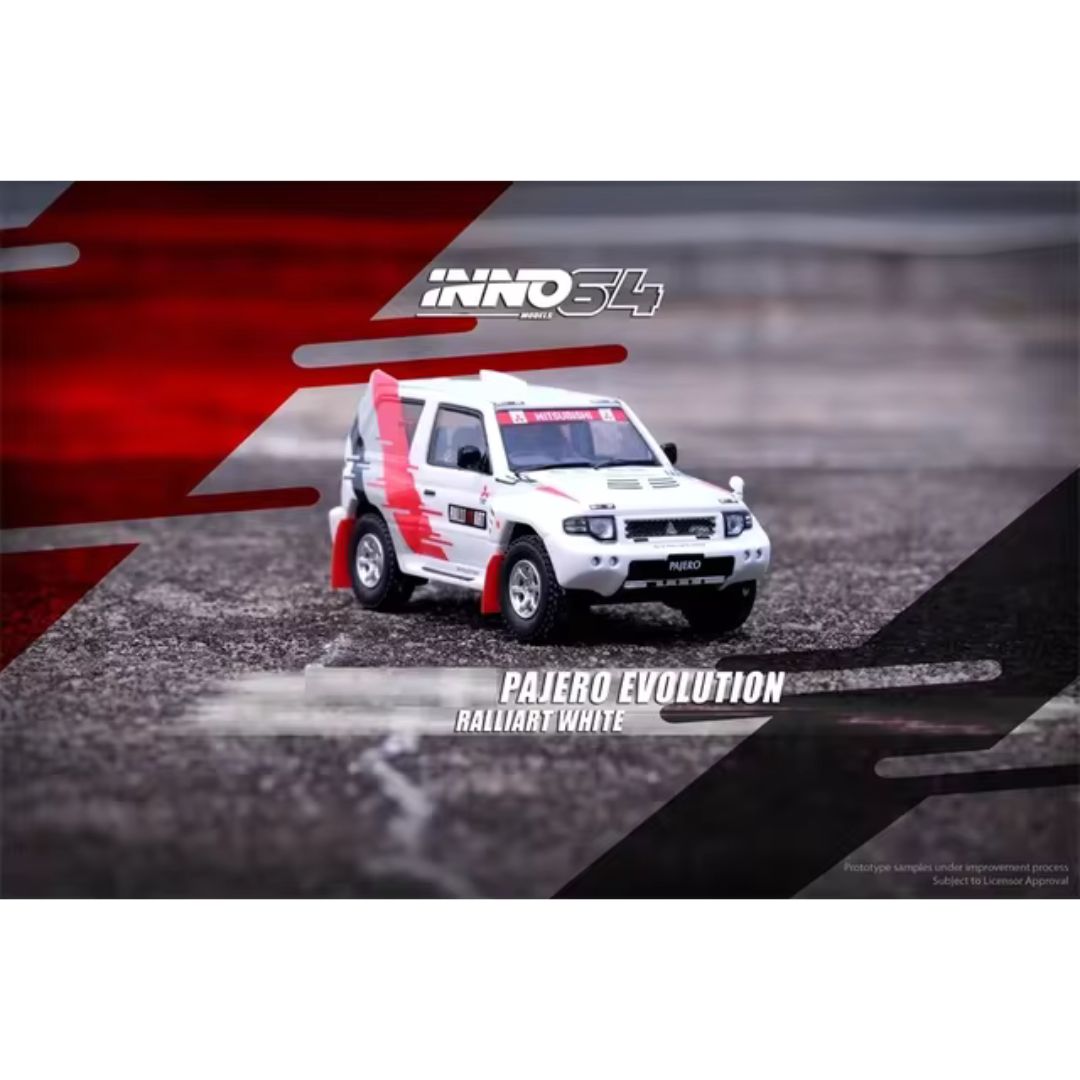 Inno 64 Mitsubishi Pajero Evolution (Blanco)