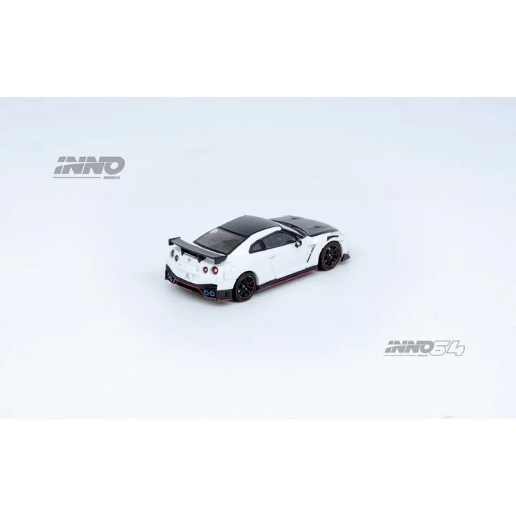 Inno 64 Nissan GT-R (R35) NISMO Blanco