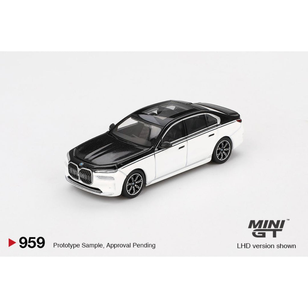 Mini GT BMW i7 xDrive60 Alpine White / Black Sapphire - 959