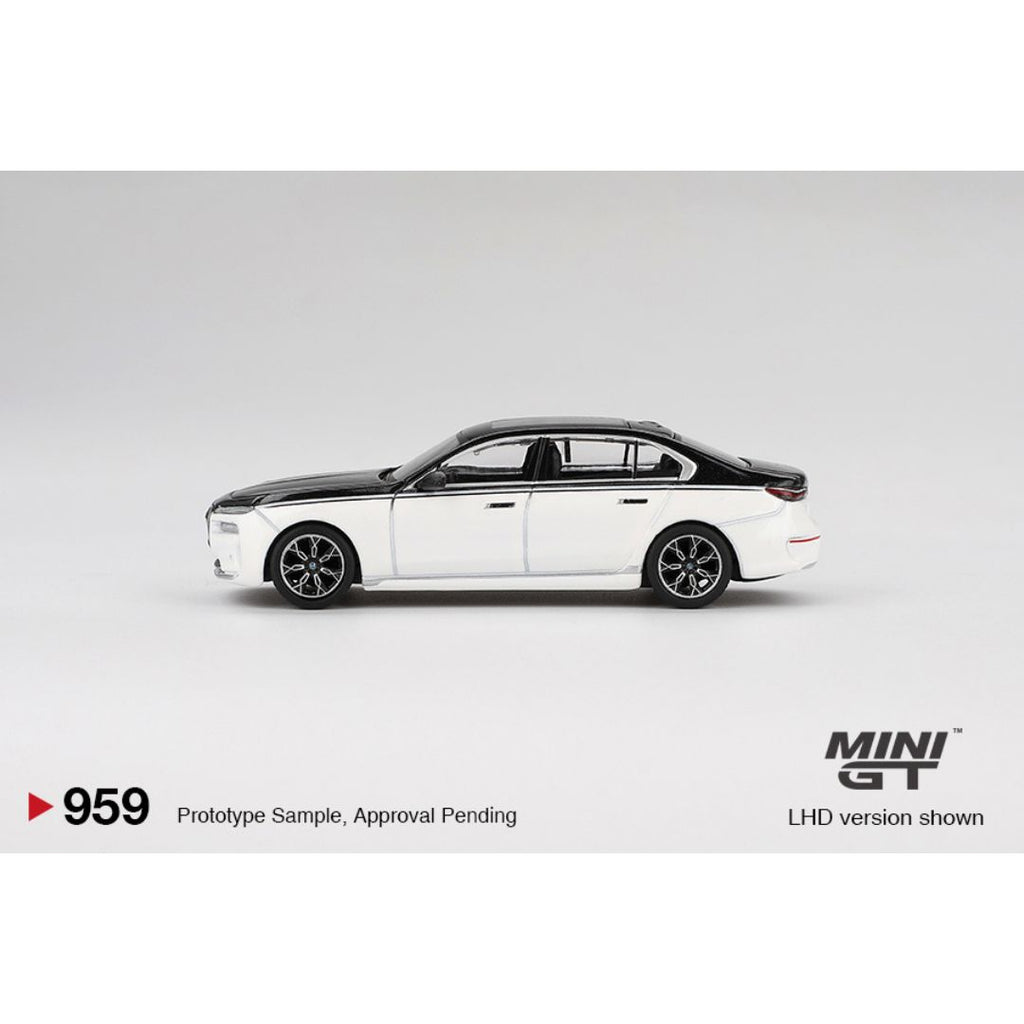 Mini GT BMW i7 xDrive60 Alpine White / Black Sapphire - 959
