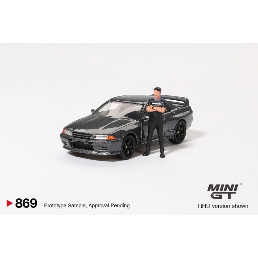 *EN CAMINO* Mini GT Nissan Skyline GT-R (R32) Gunmetal W/ Matsuda Figure - 869