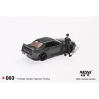 *EN CAMINO* Mini GT Nissan Skyline GT-R (R32) Gunmetal W/ Matsuda Figure - 869