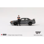 *EN CAMINO* Mini GT Nissan Skyline GT-R (R32) Gunmetal W/ Matsuda Figure - 869