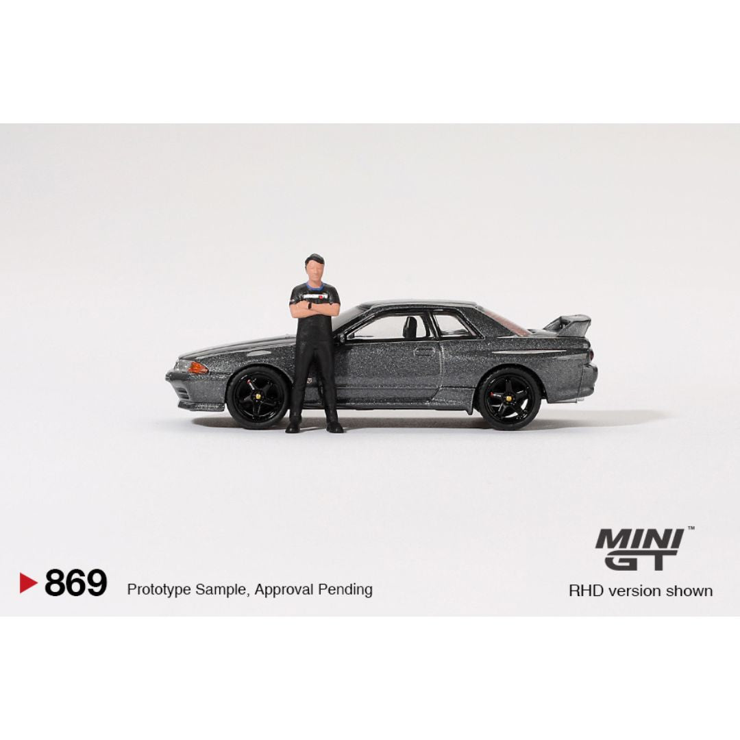 *EN CAMINO* Mini GT Nissan Skyline GT-R (R32) Gunmetal W/ Matsuda Figure - 869