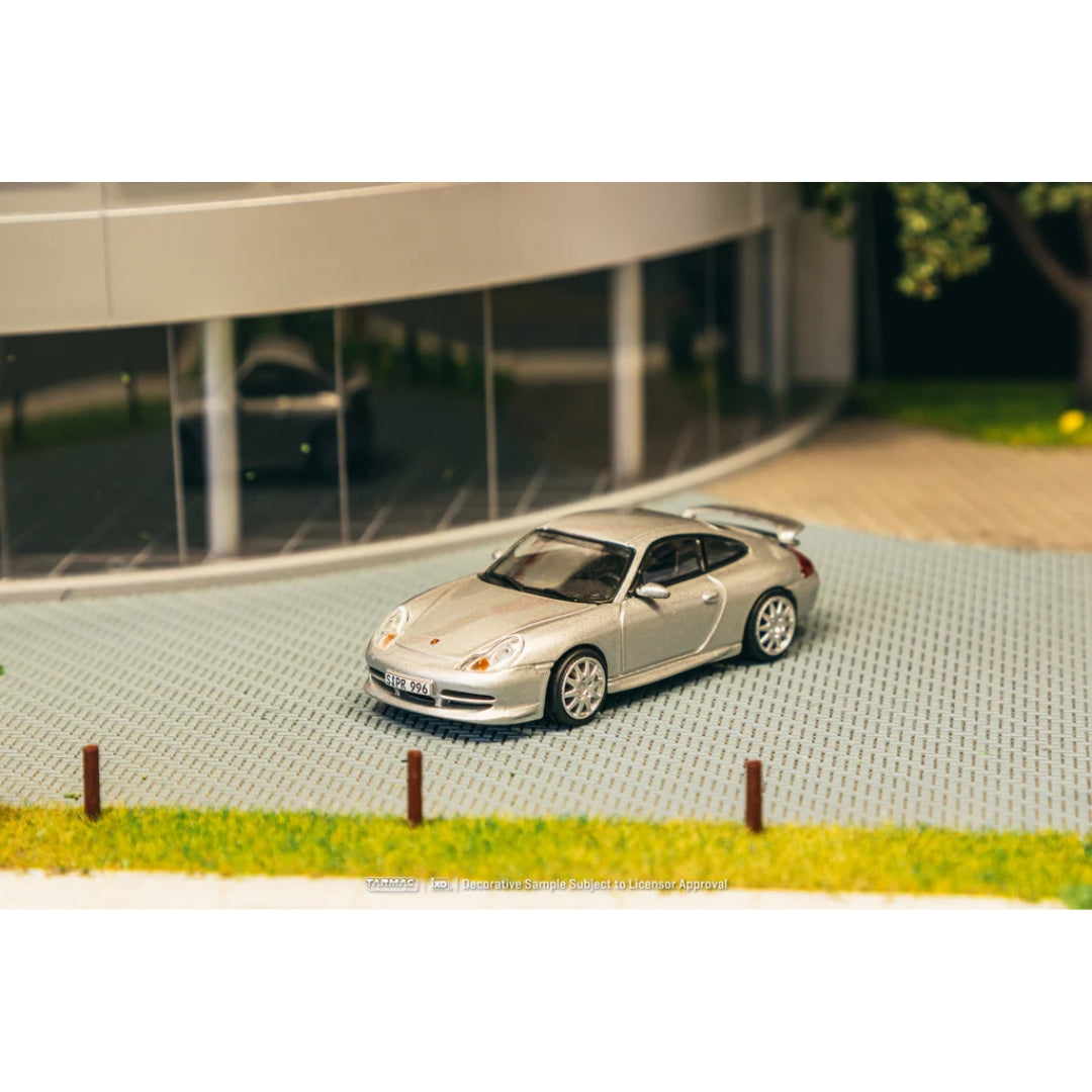 *EN CAMINO* Tarmac Works X iXO Models Porsche 911 GT3 (type 996) Silver