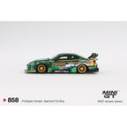 Mini GT S15 de Miskha Garage modelo a escala en verde con detalles dorados y decoración de carreras
