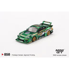 Mini GT S15 verde con detalles dorados y patrocinadores en modelo a escala de Miskha Garage
